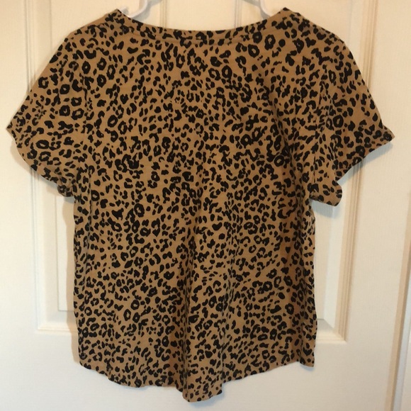 OLD NAVY Everywear V-Neck Short Sleeve Cheetah Print T-Shirt Large - Picture 4 of 5